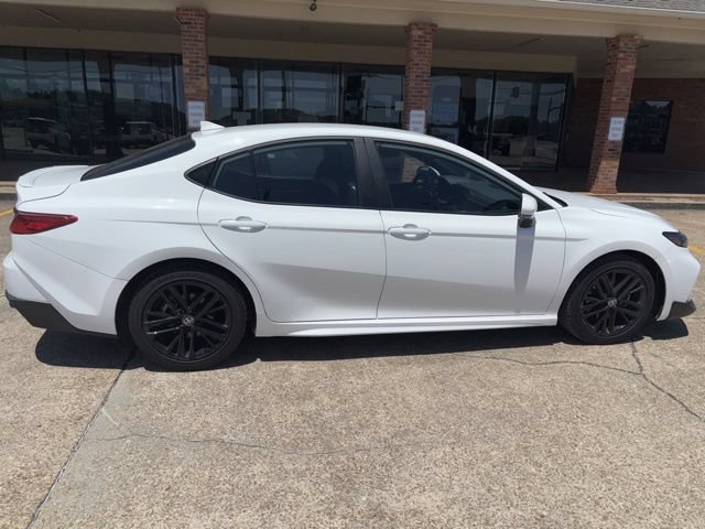 Used 2025 Toyota Camry SE FWD image 6