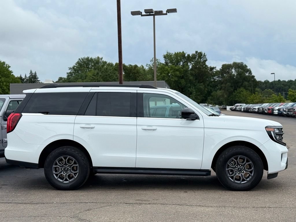 Certified 2025 Ford Expedition Active AWD/4WD image 35