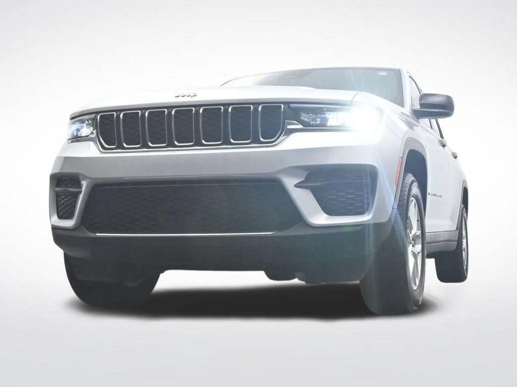 Used 2025 Jeep Grand Cherokee Laredo X AWD/4WD image 39