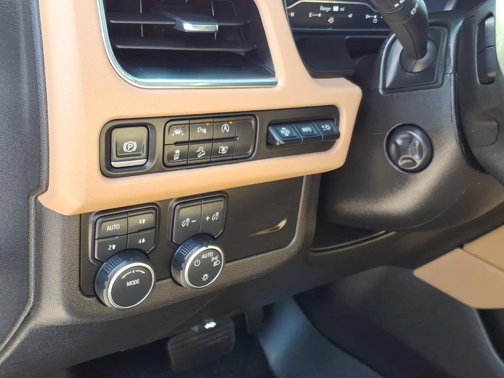 Used 2024 Chevrolet Suburban Premier AWD/4WD image 19