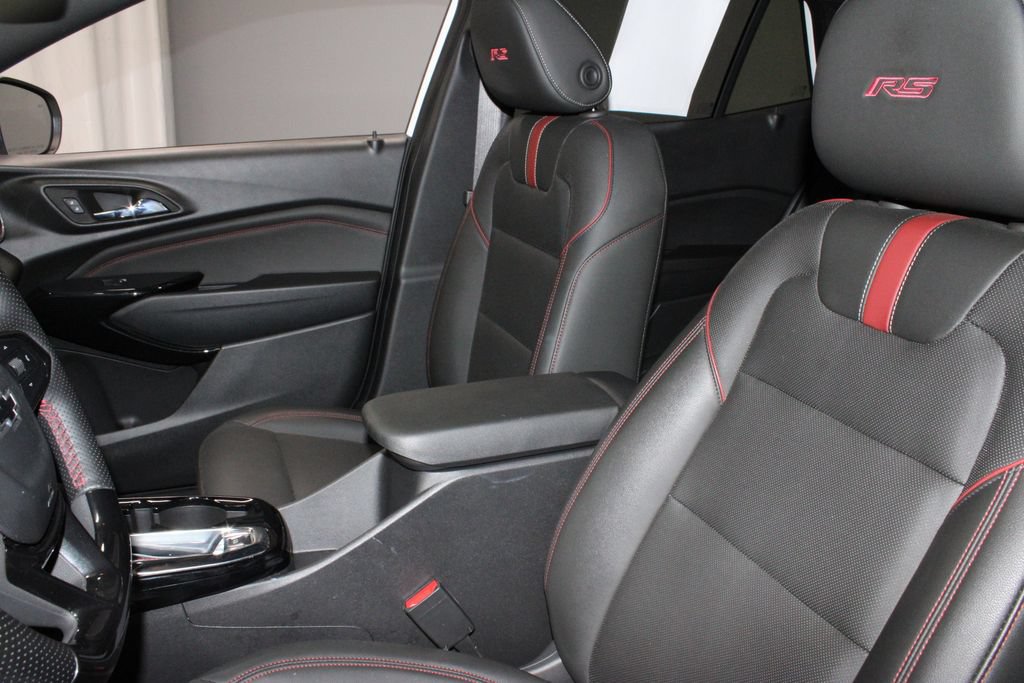 Used 2024 Chevrolet Trax RS w/ Sunroof Package FWD image 25
