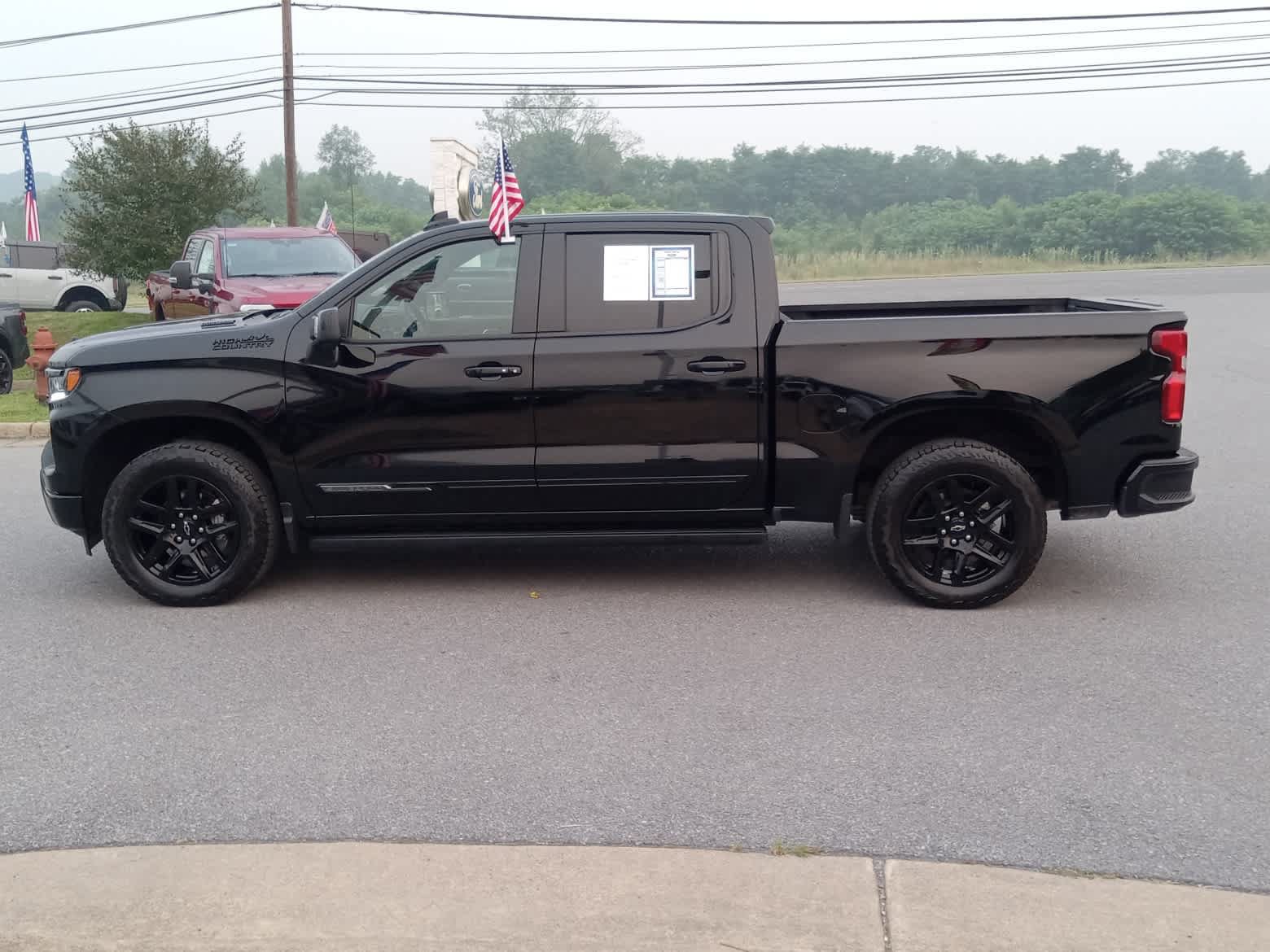 Used 2025 Chevrolet Silverado 1500 High Country w/ Midnight Edition AWD/4WD image 4