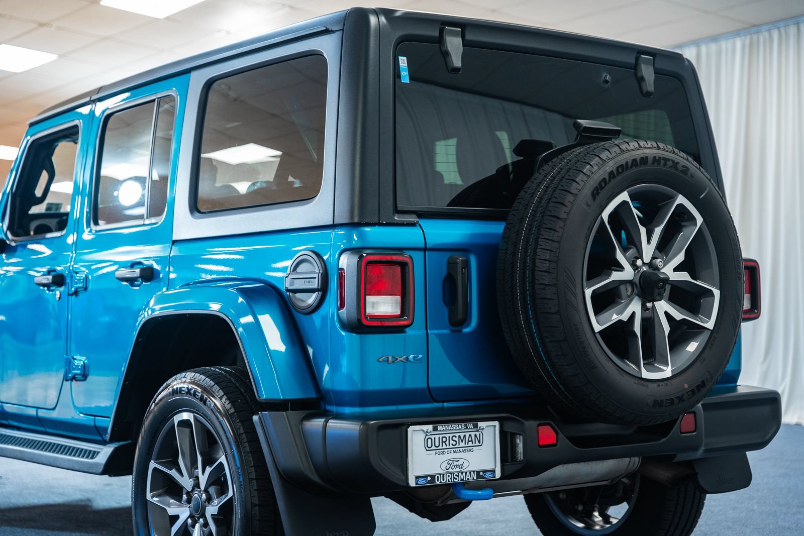 Used 2024 Jeep Wrangler Unlimited w/ Convenience Group AWD/4WD image 5
