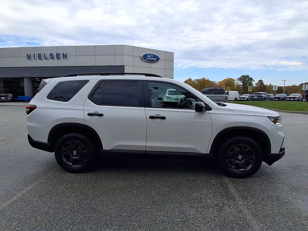 Used 2025 Honda Pilot TrailSport image 26