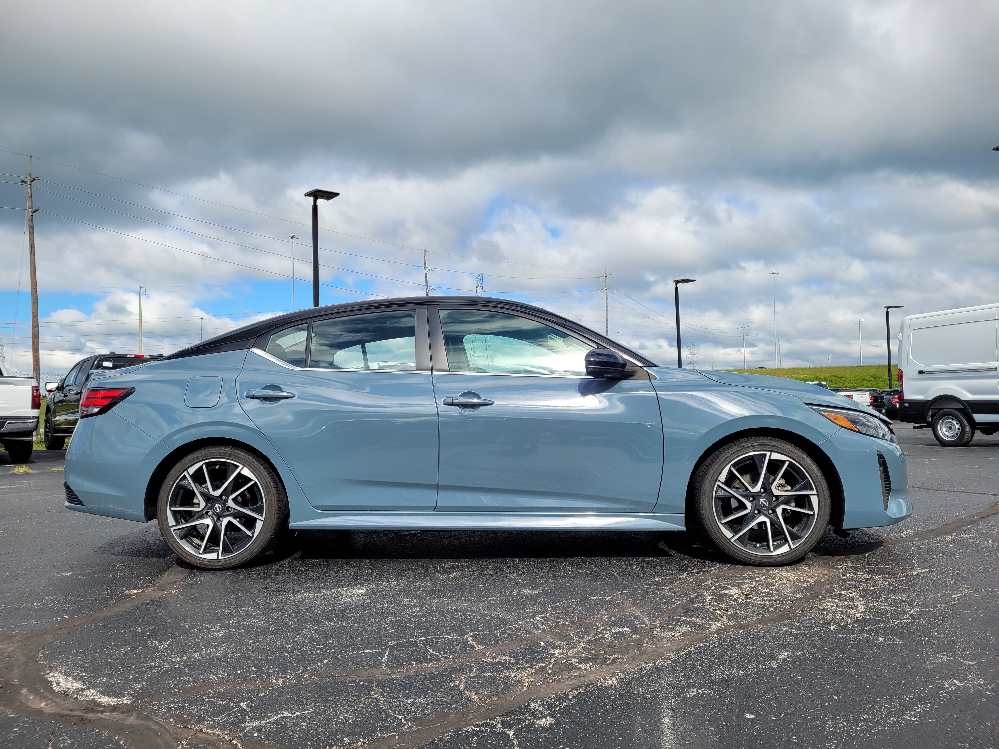 Used 2024 Nissan Sentra SR w/ SR Premium Package FWD image 2