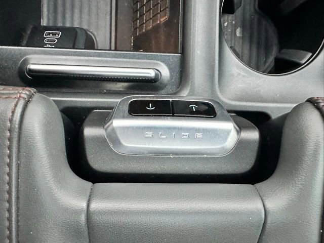 Certified 2025 Ford Expedition Active AWD/4WD image 90