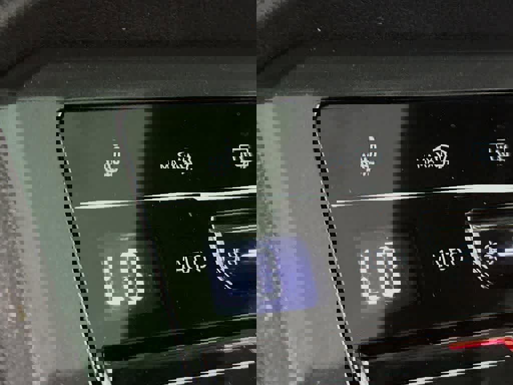 Used 2023 Volkswagen Tiguan SE R-Line image 32