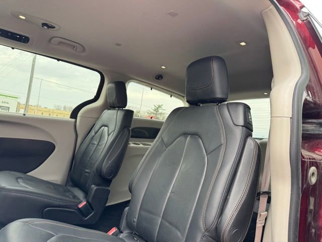 Used 2018 Chrysler Pacifica Touring-L Plus FWD image 16