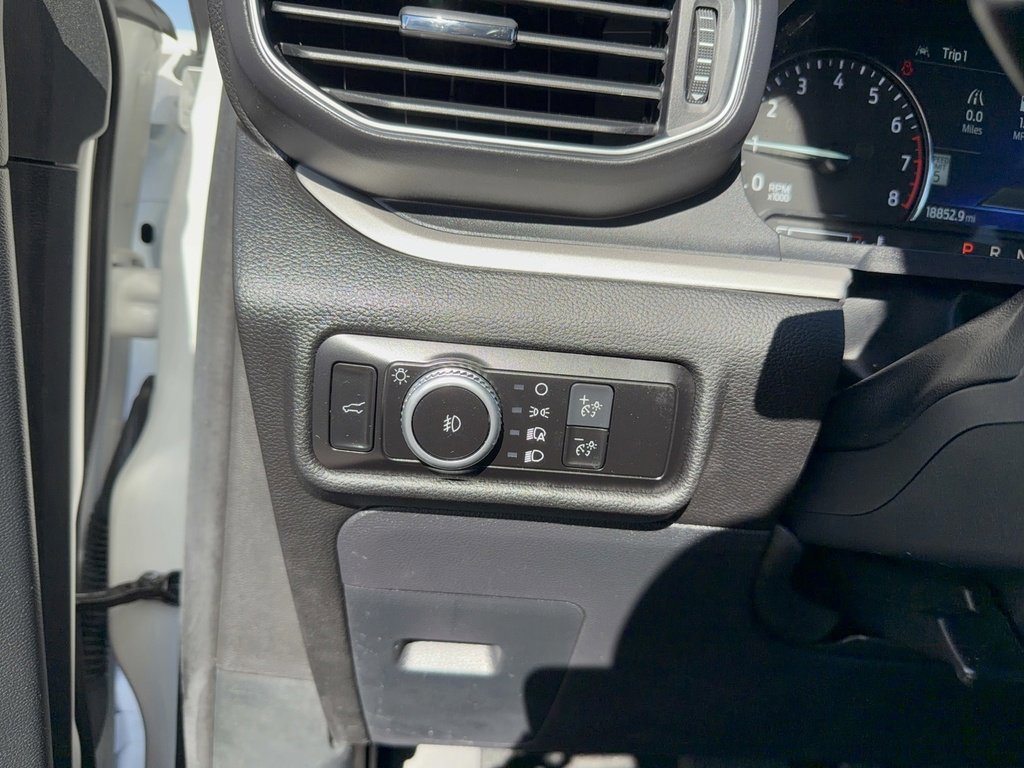 Certified 2022 Ford Explorer XLT w/ Equipment Group 202A image 28