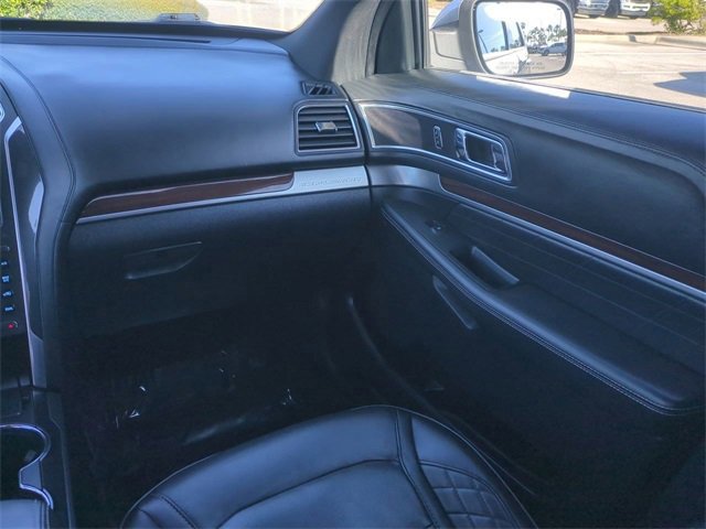 Certified 2018 Ford Explorer Platinum image 17