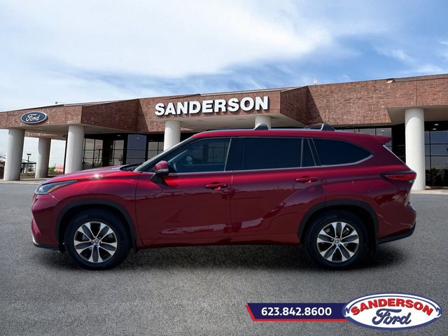 Used 2021 Toyota Highlander XLE AWD/4WD image 6