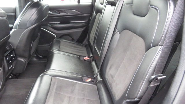 Used 2022 Jeep Grand Cherokee Altitude image 11