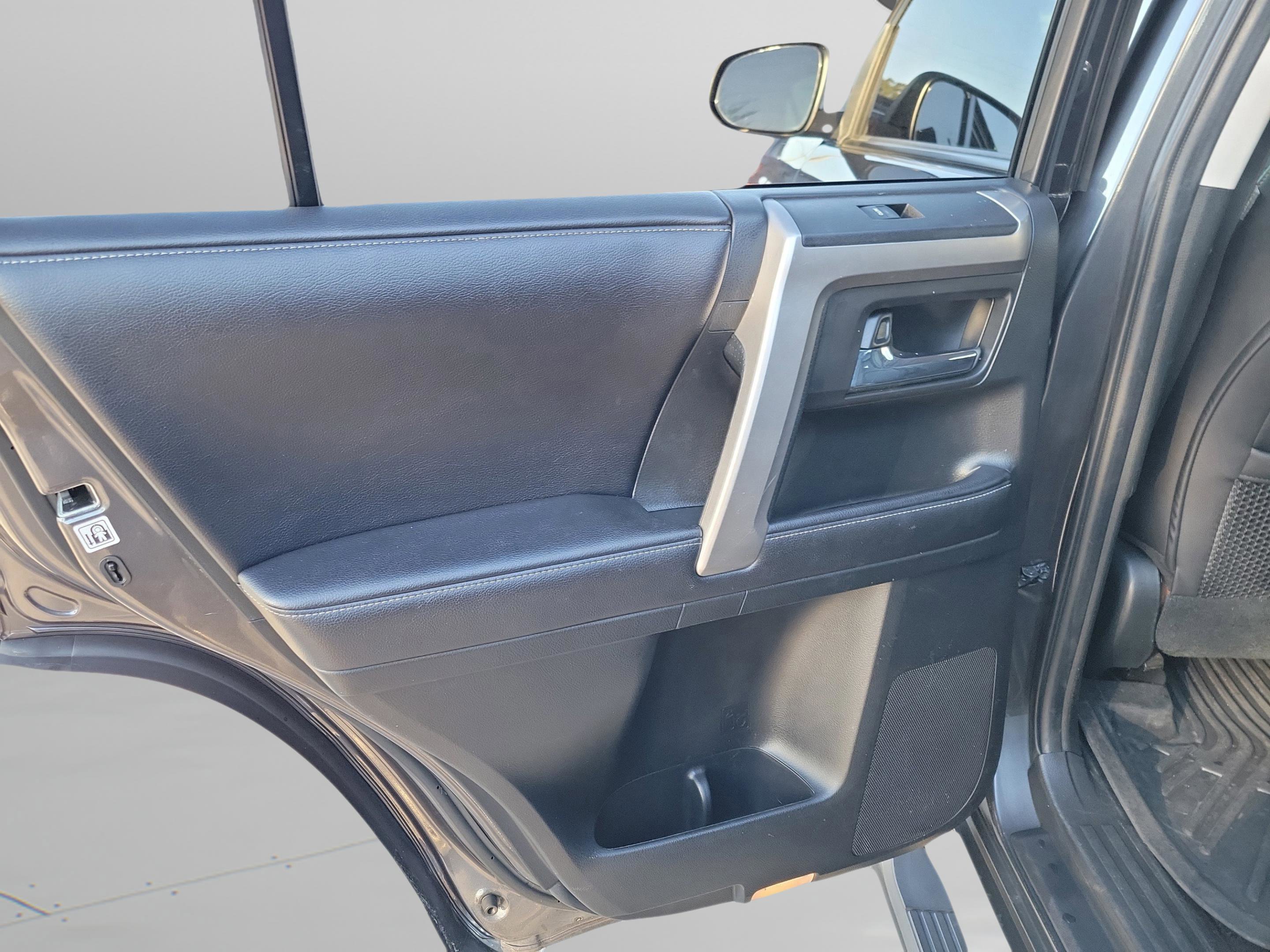 Used 2017 Toyota 4Runner SR5 Premium image 25