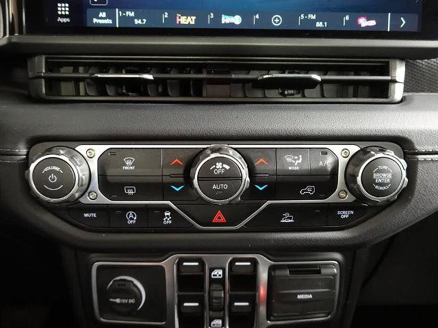 Used 2025 Jeep Wrangler Unlimited Rubicon AWD/4WD image 23