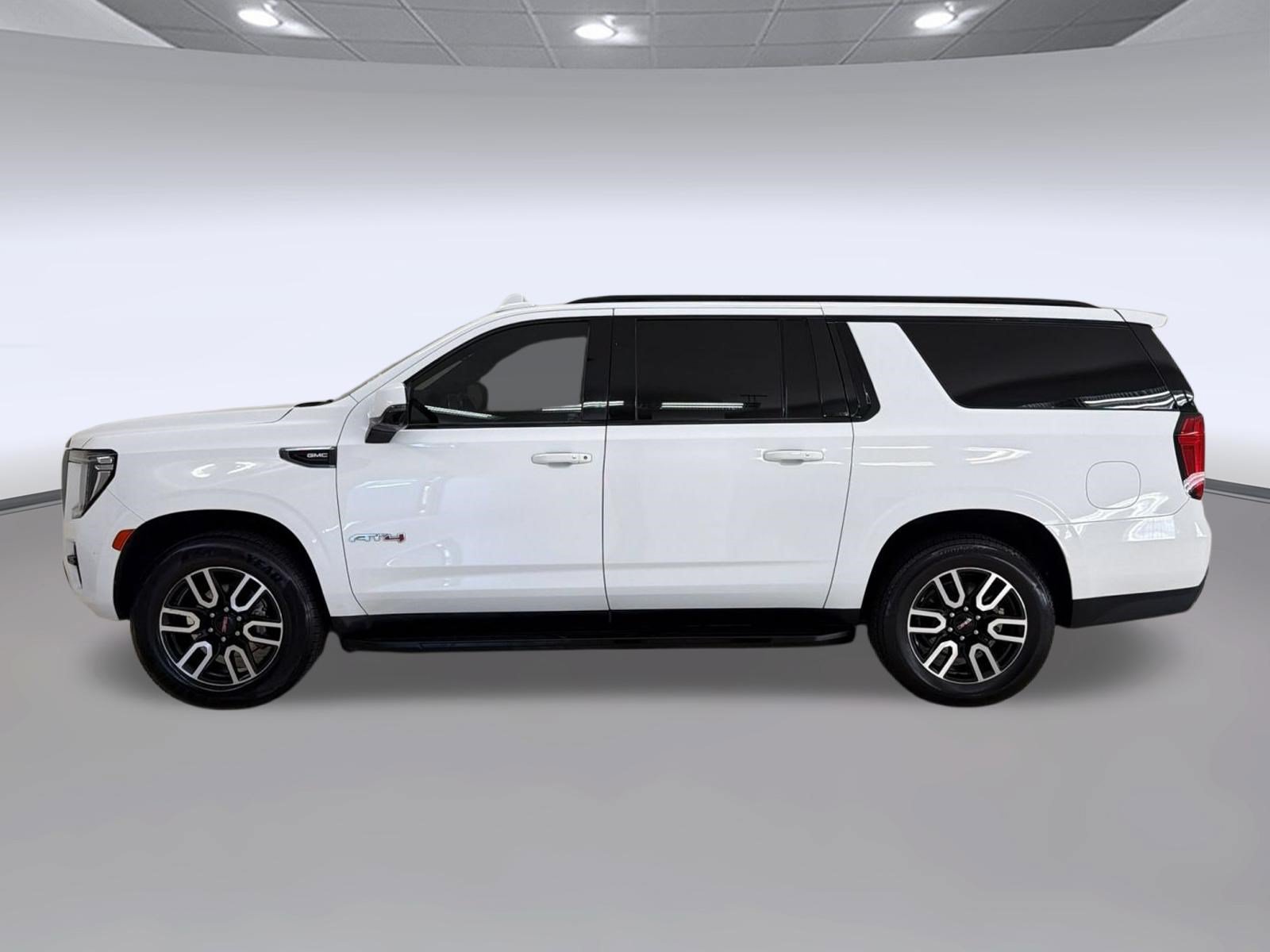 Used 2023 GMC Yukon XL AT4 AWD/4WD image 2