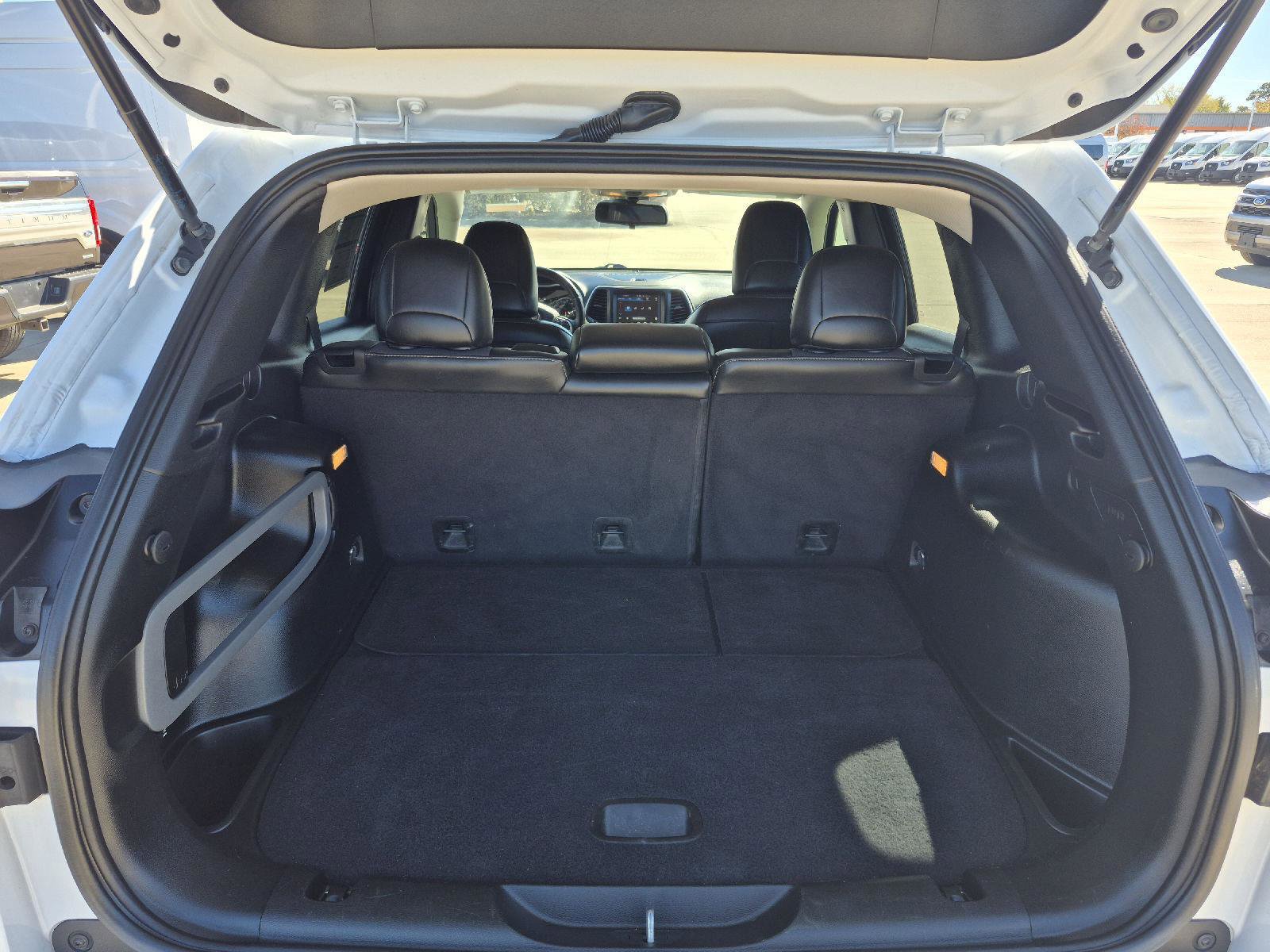 Used 2018 Jeep Cherokee Latitude Plus image 8