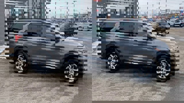 Certified 2025 Ford Explorer Active image 3