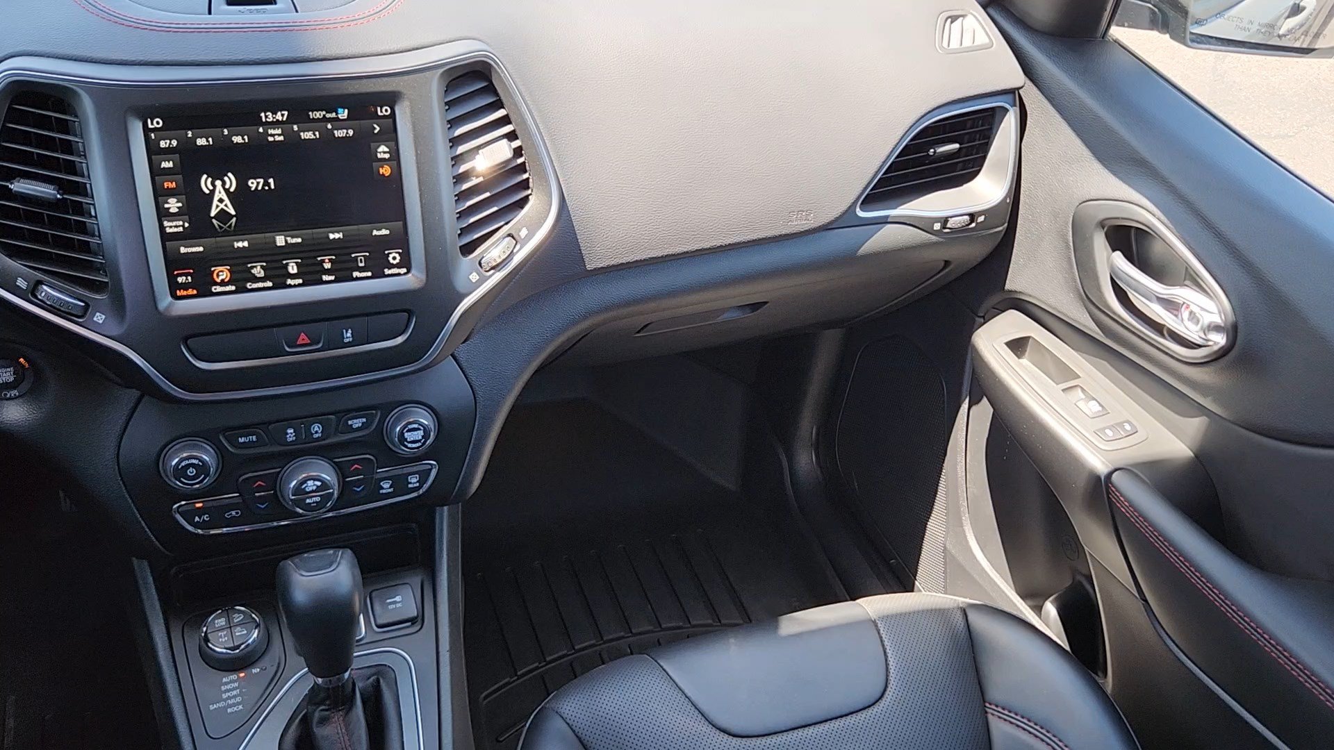 Used 2022 Jeep Cherokee Trailhawk w/ Sound & Nav Group AWD/4WD image 6