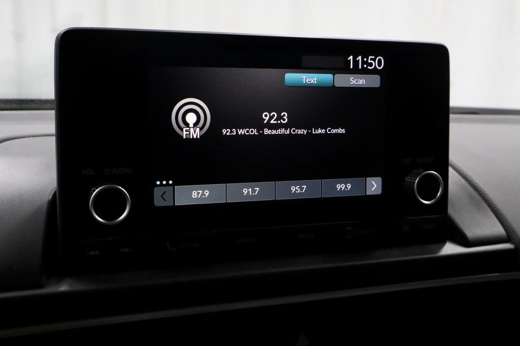 Used 2023 Honda Pilot LX image 3