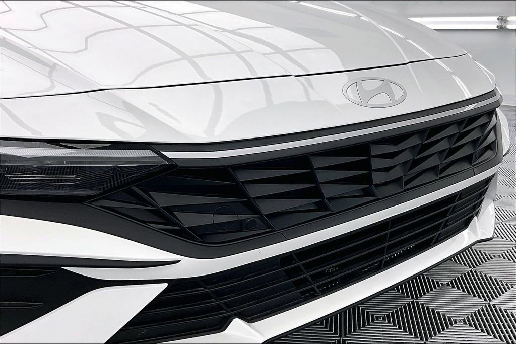Used 2025 Hyundai Elantra Sport FWD image 28