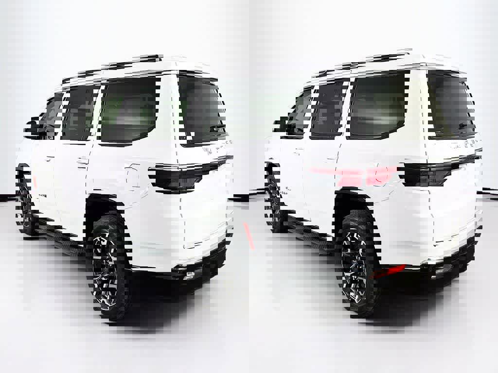 Used 2023 Jeep Wagoneer Series III w/ Preferred Equipment Group image 3