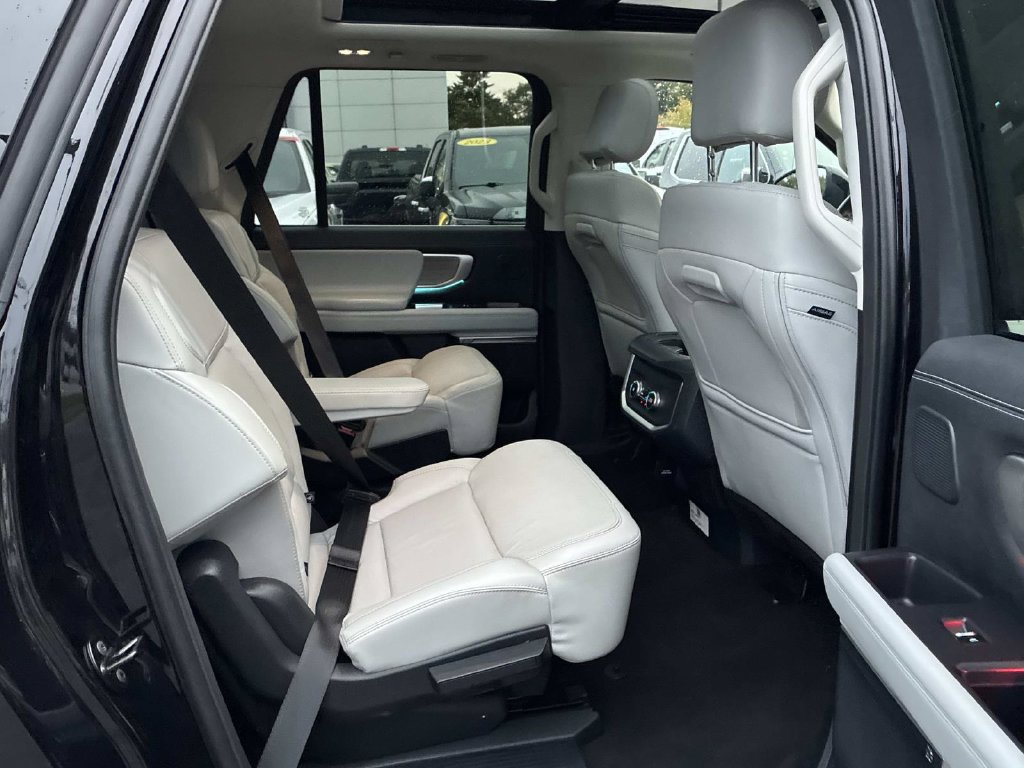 Certified 2025 Ford Expedition Max Platinum w/ Driver's Package AWD/4WD image 10