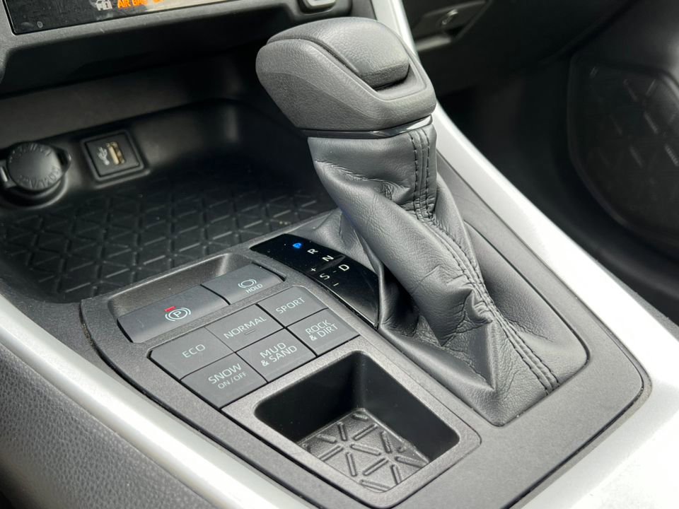 Used 2024 Toyota RAV4 XLE image 31