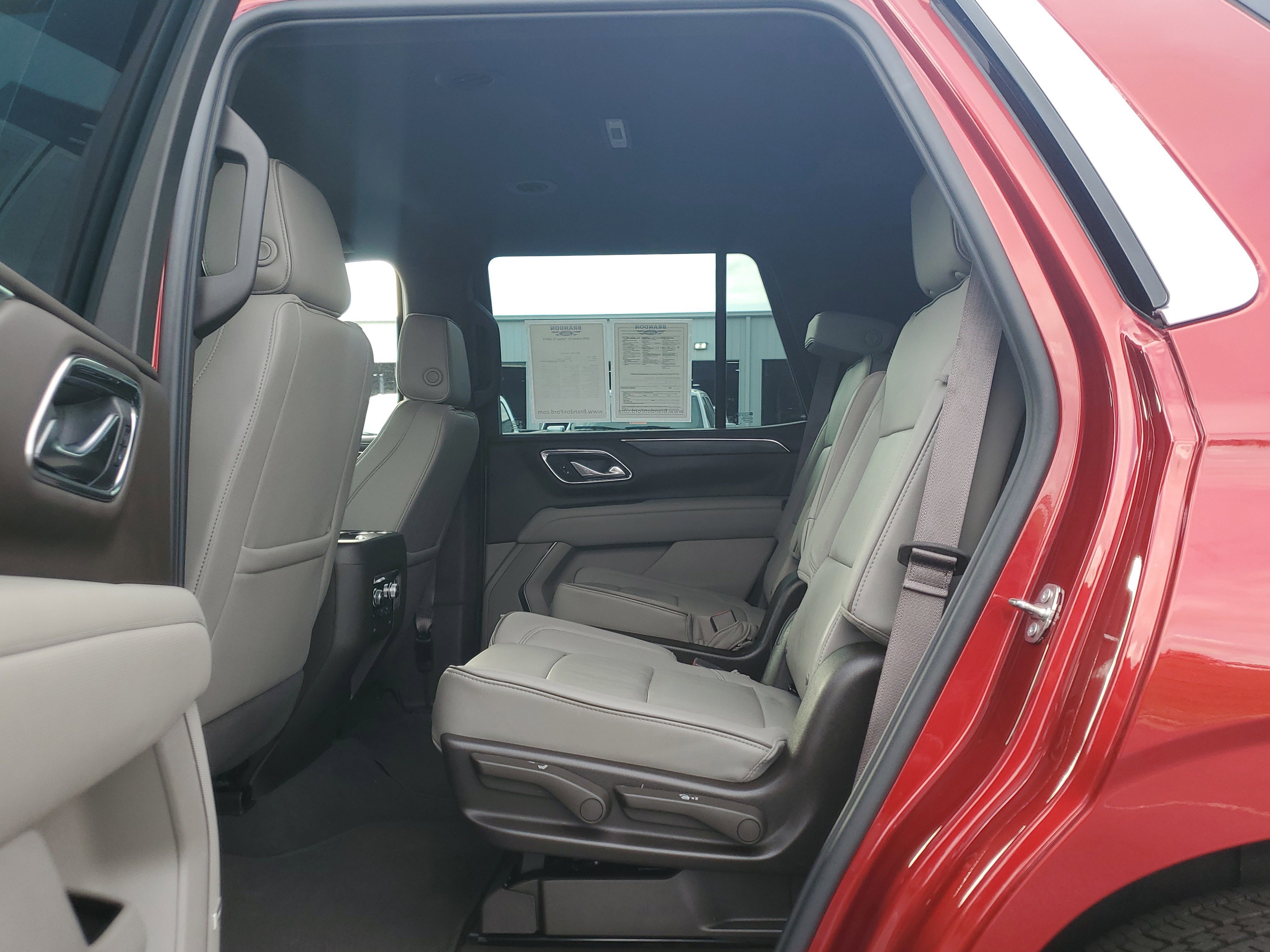 Used 2023 GMC Yukon SLT w/ SLT Luxury Package image 13