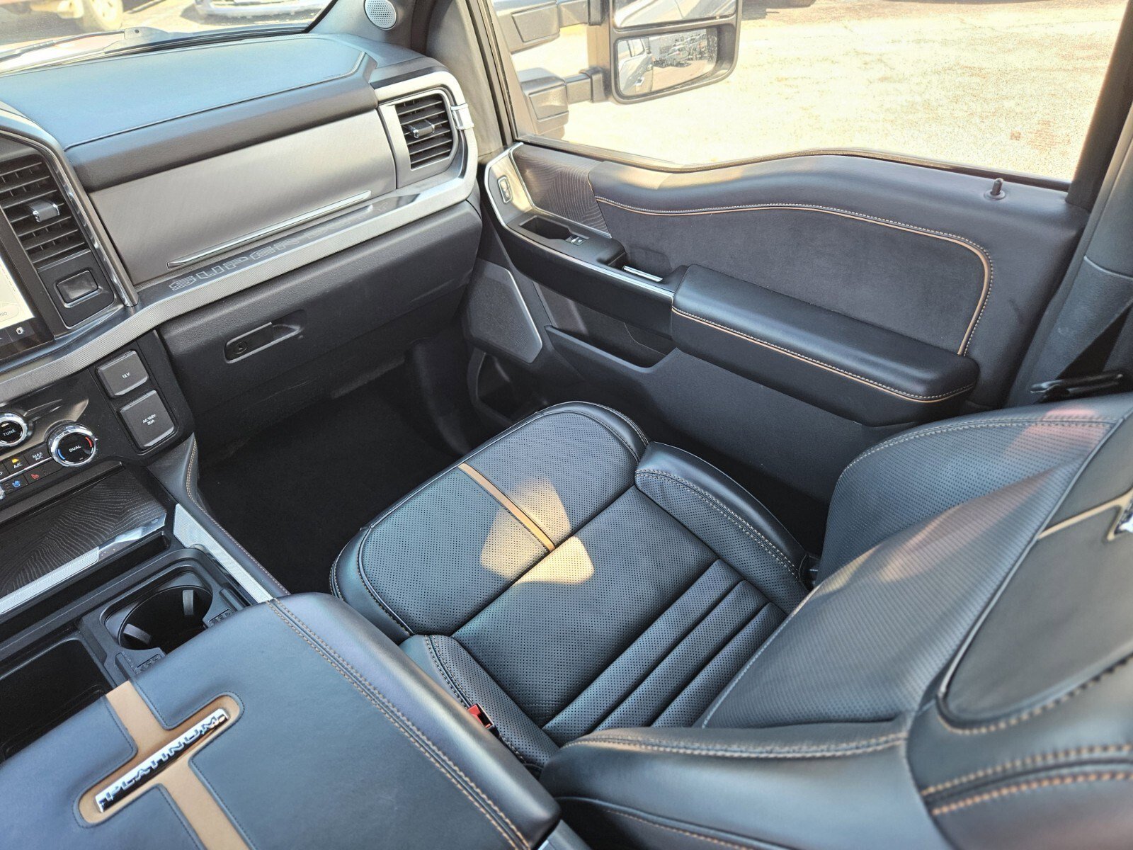 Certified 2024 Ford F250 Platinum w/ FX4 Off-Road Package image 17