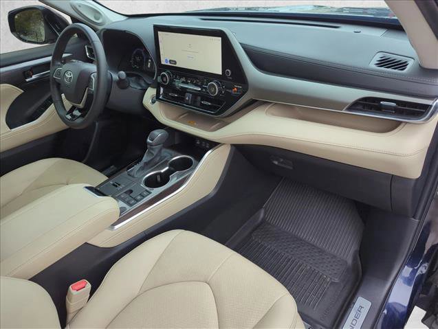 Used 2024 Toyota Highlander Limited image 25
