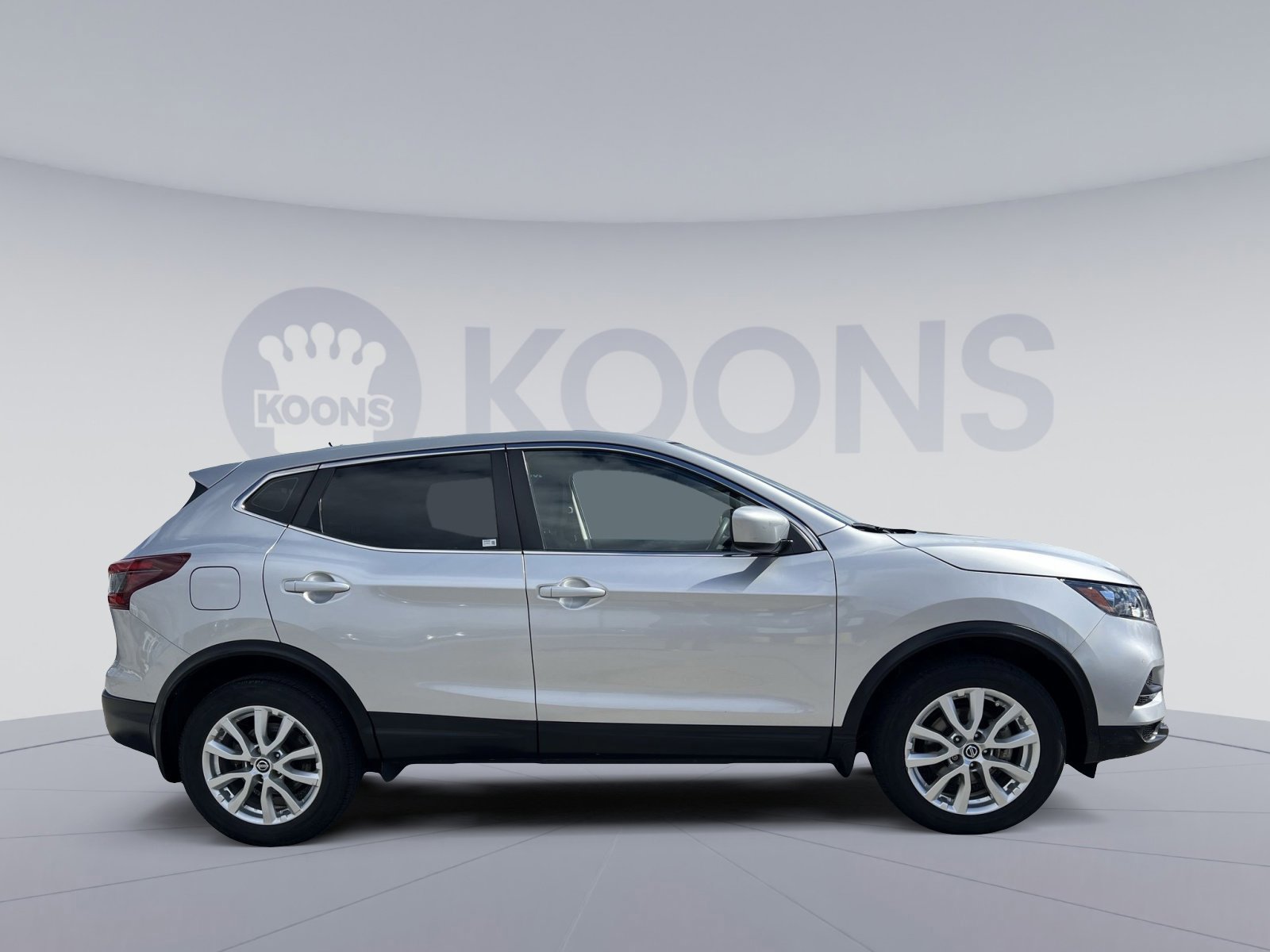 Used 2021 Nissan Rogue Sport S image 2