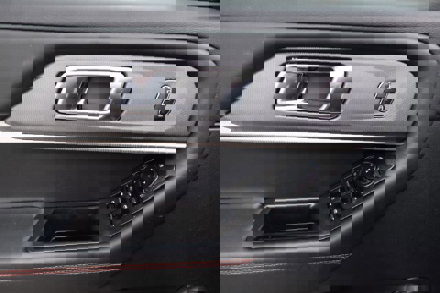 Certified 2025 Ford Explorer ST-Line image 17