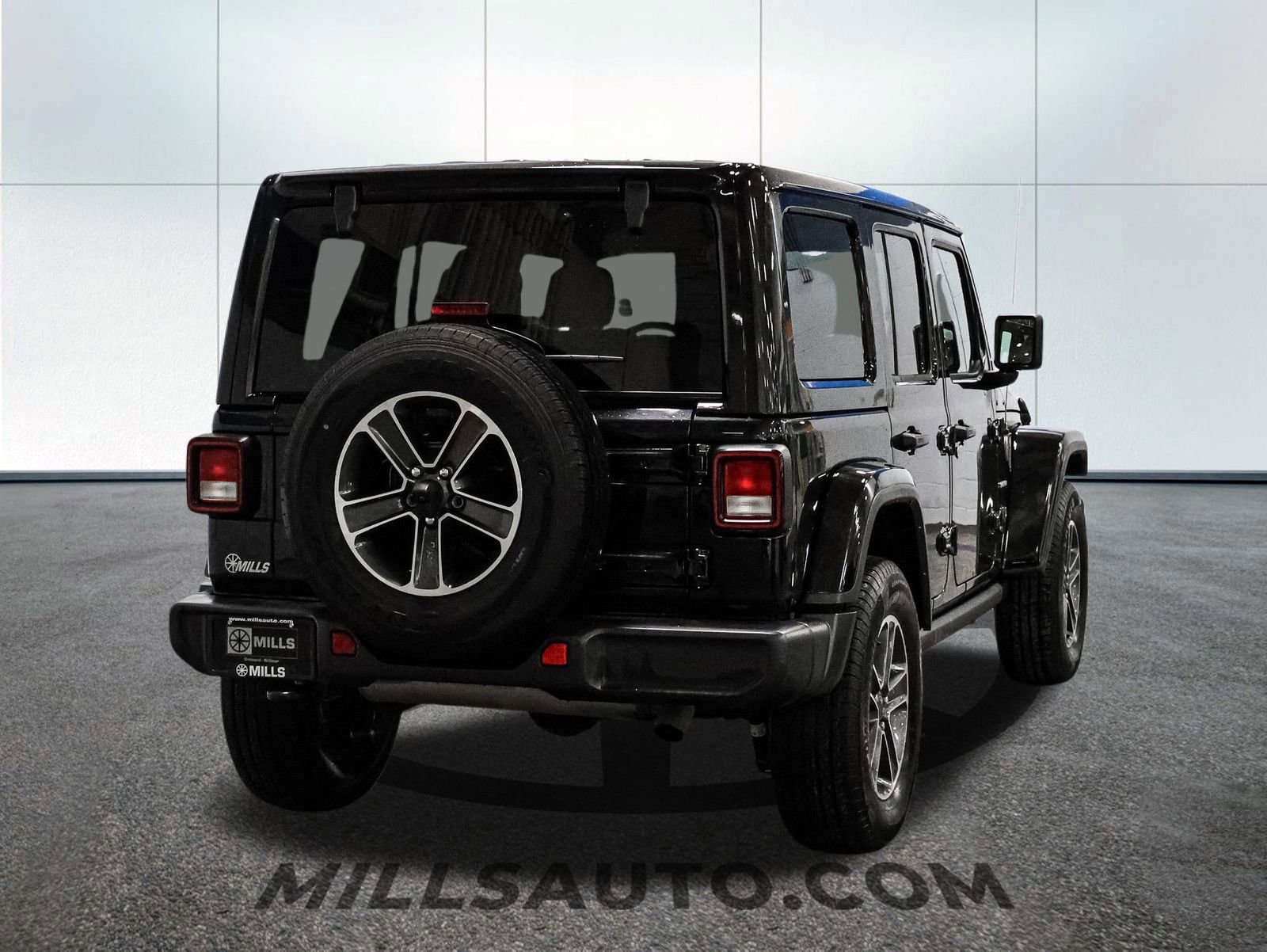 Used 2023 Jeep Wrangler Sahara image 5