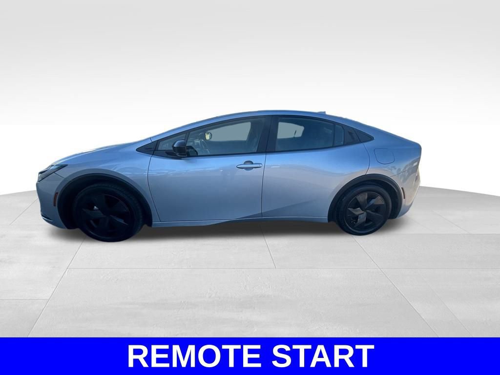 Used 2024 Toyota Prius LE FWD image 6