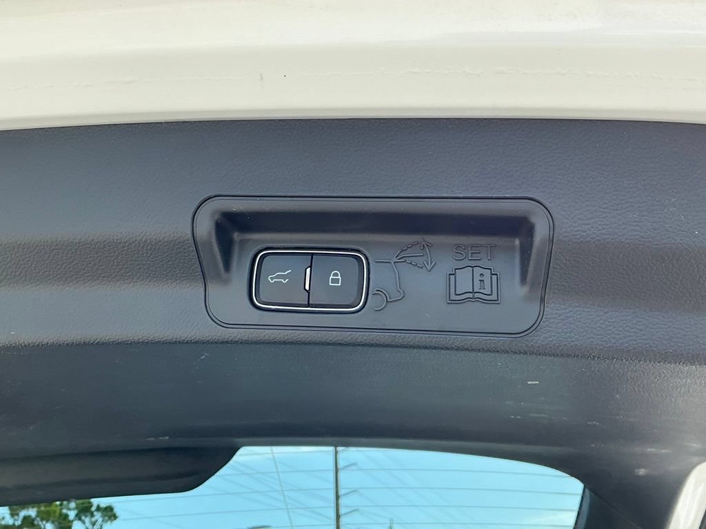 Certified 2023 Ford Explorer XLT w/ Equipment Group 202A AWD/4WD image 23