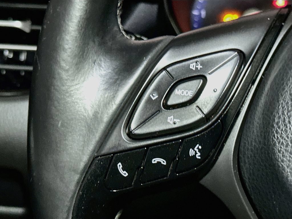 Used 2018 Toyota C-HR XLE FWD image 34