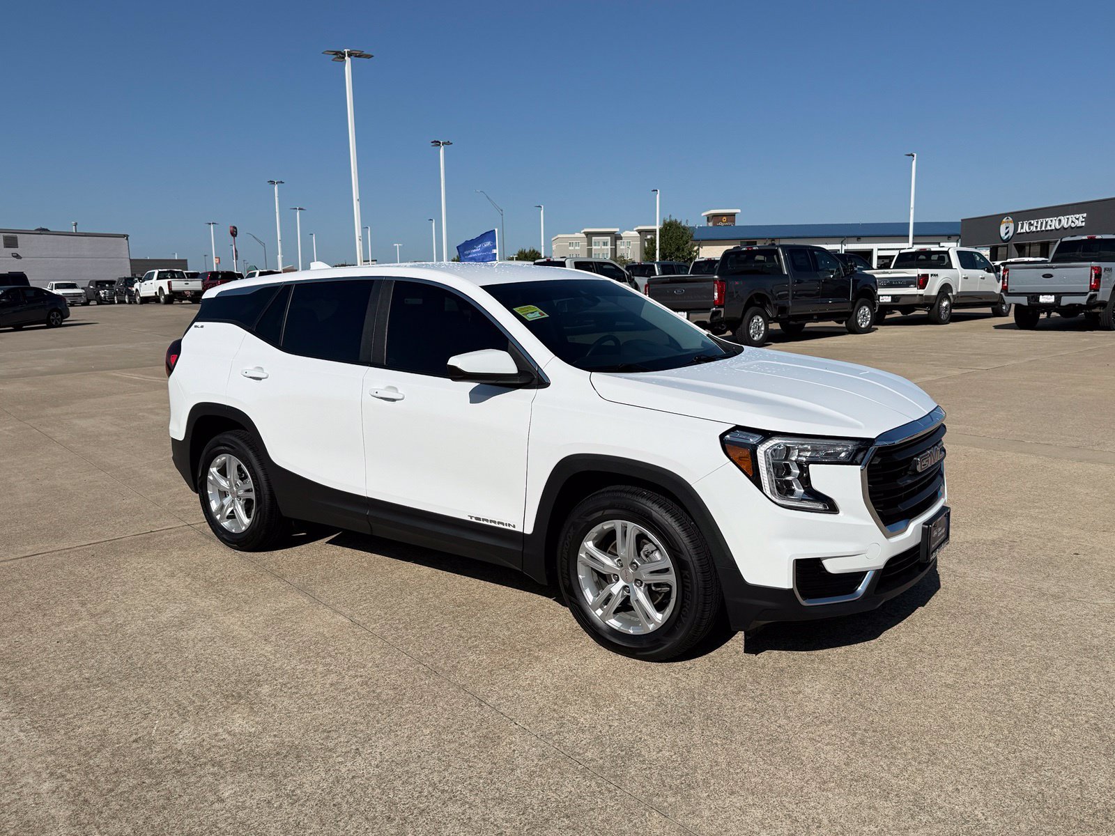 Used 2024 GMC Terrain SLE FWD image 3