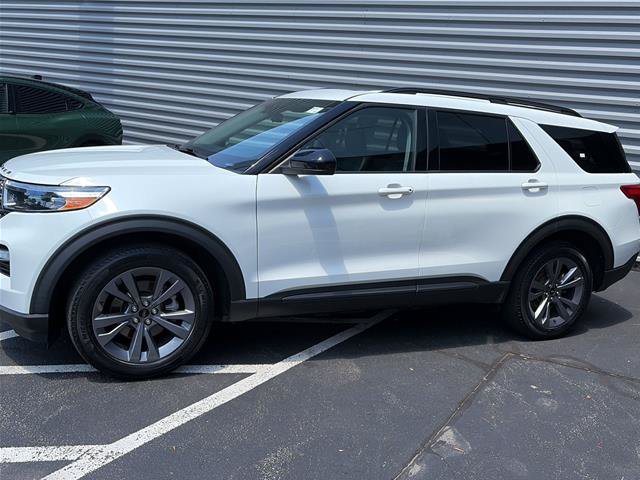 Certified 2022 Ford Explorer XLT w/ Equipment Group 202A AWD/4WD image 3