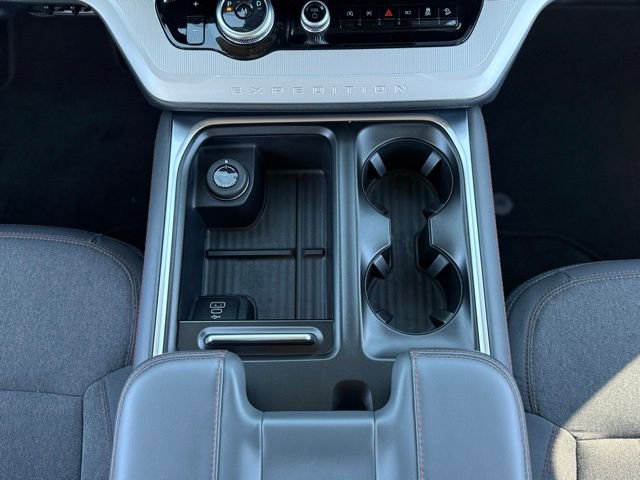 Certified 2025 Ford Expedition Active AWD/4WD image 32