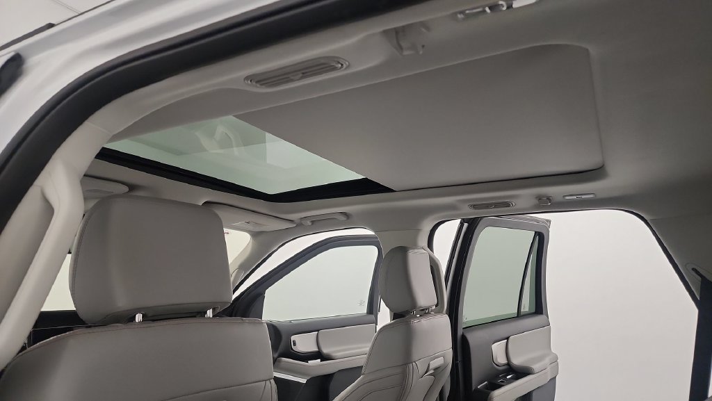 Certified 2025 Ford Expedition Active AWD/4WD image 18