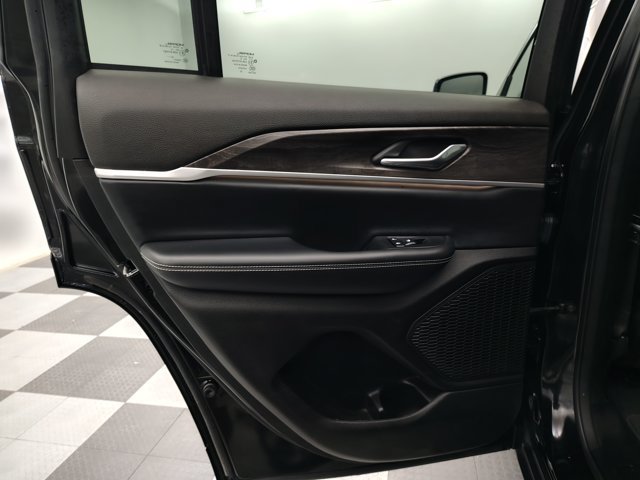 Used 2023 Jeep Grand Cherokee Limited AWD/4WD image 25