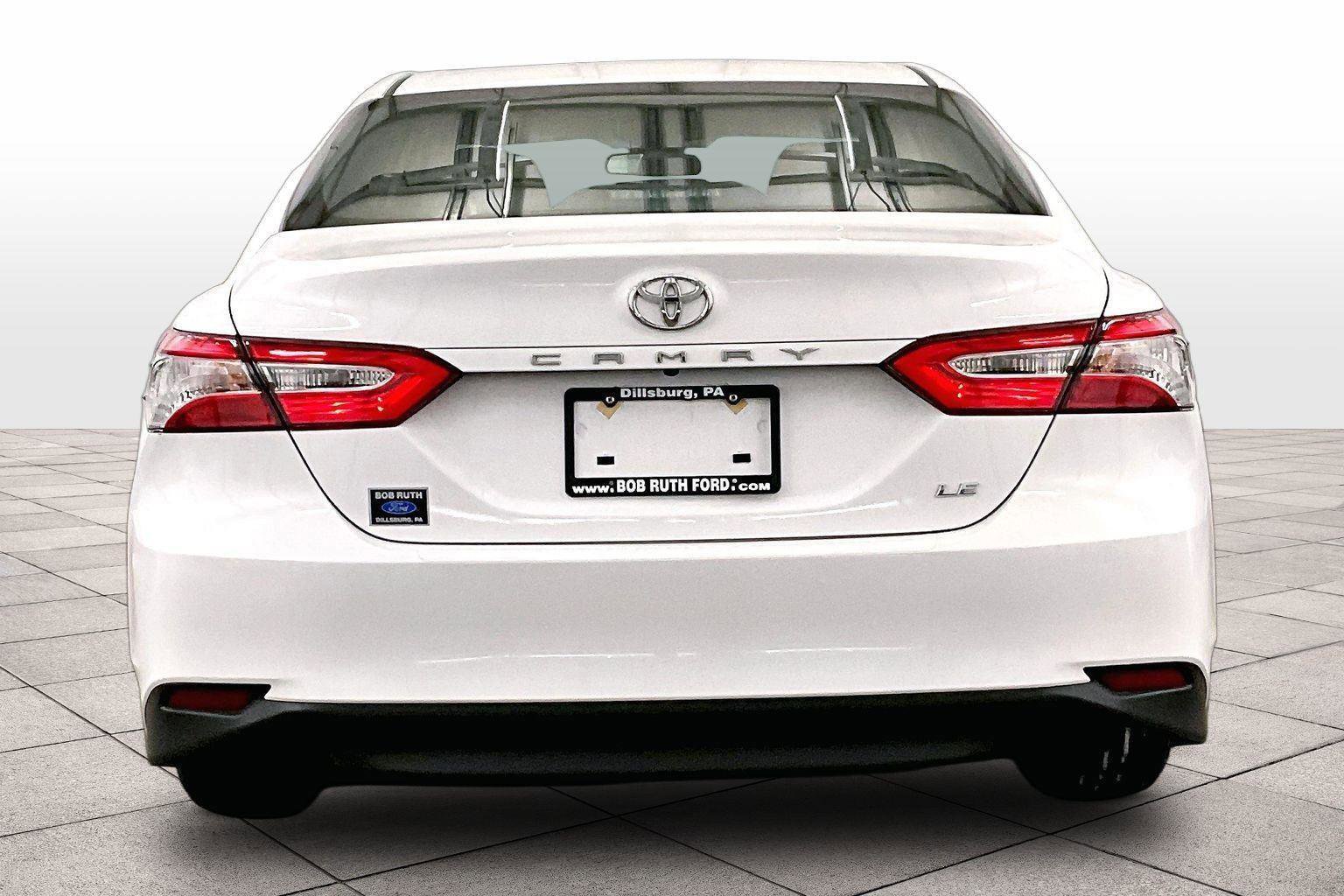 Used 2018 Toyota Camry LE image 2