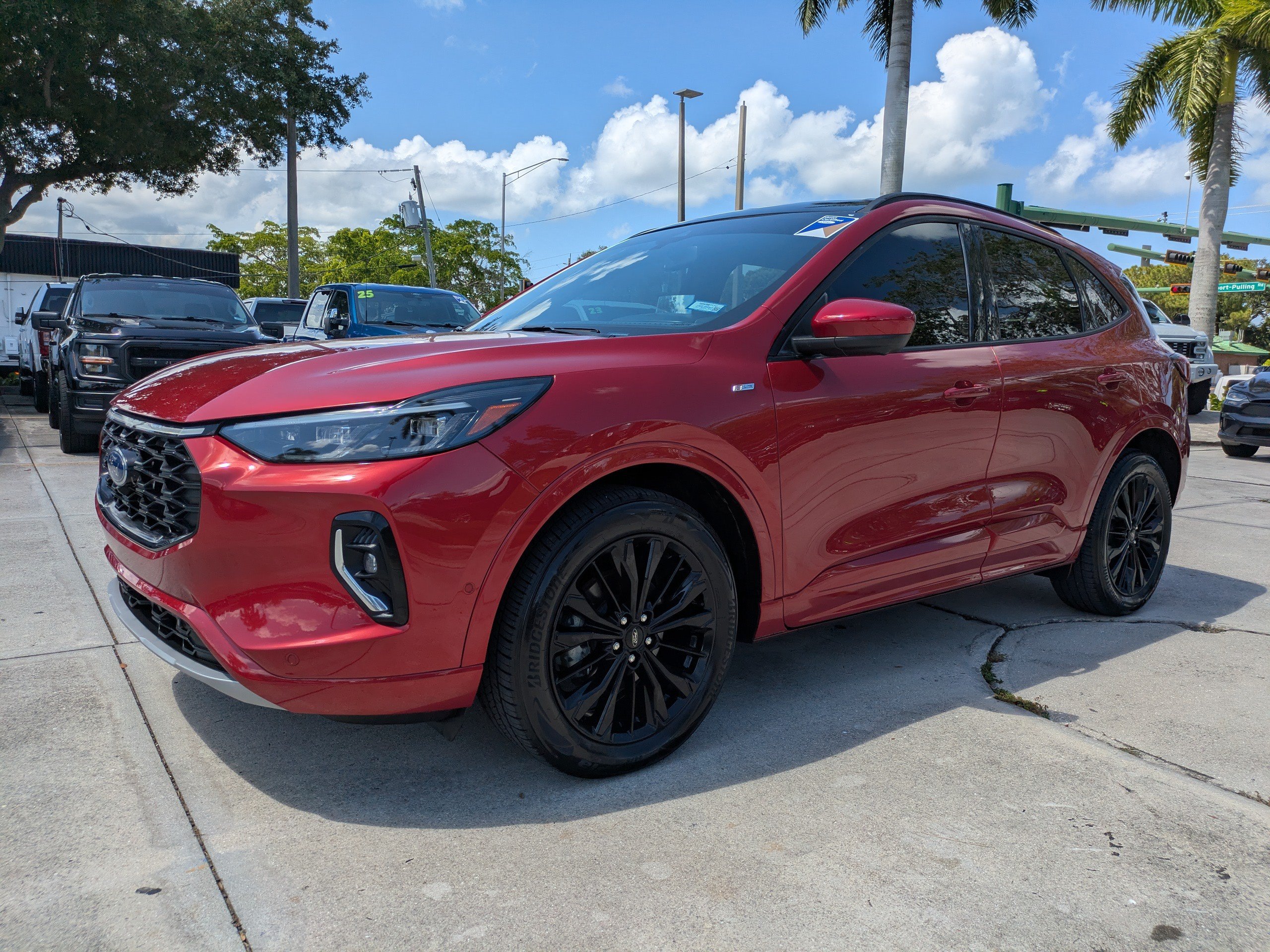 Certified 2023 Ford Escape ST-Line Elite w/ Premium Technology Package AWD/4WD image 7