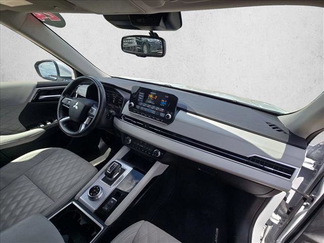 Used 2024 Mitsubishi Outlander SEL AWD/4WD image 22