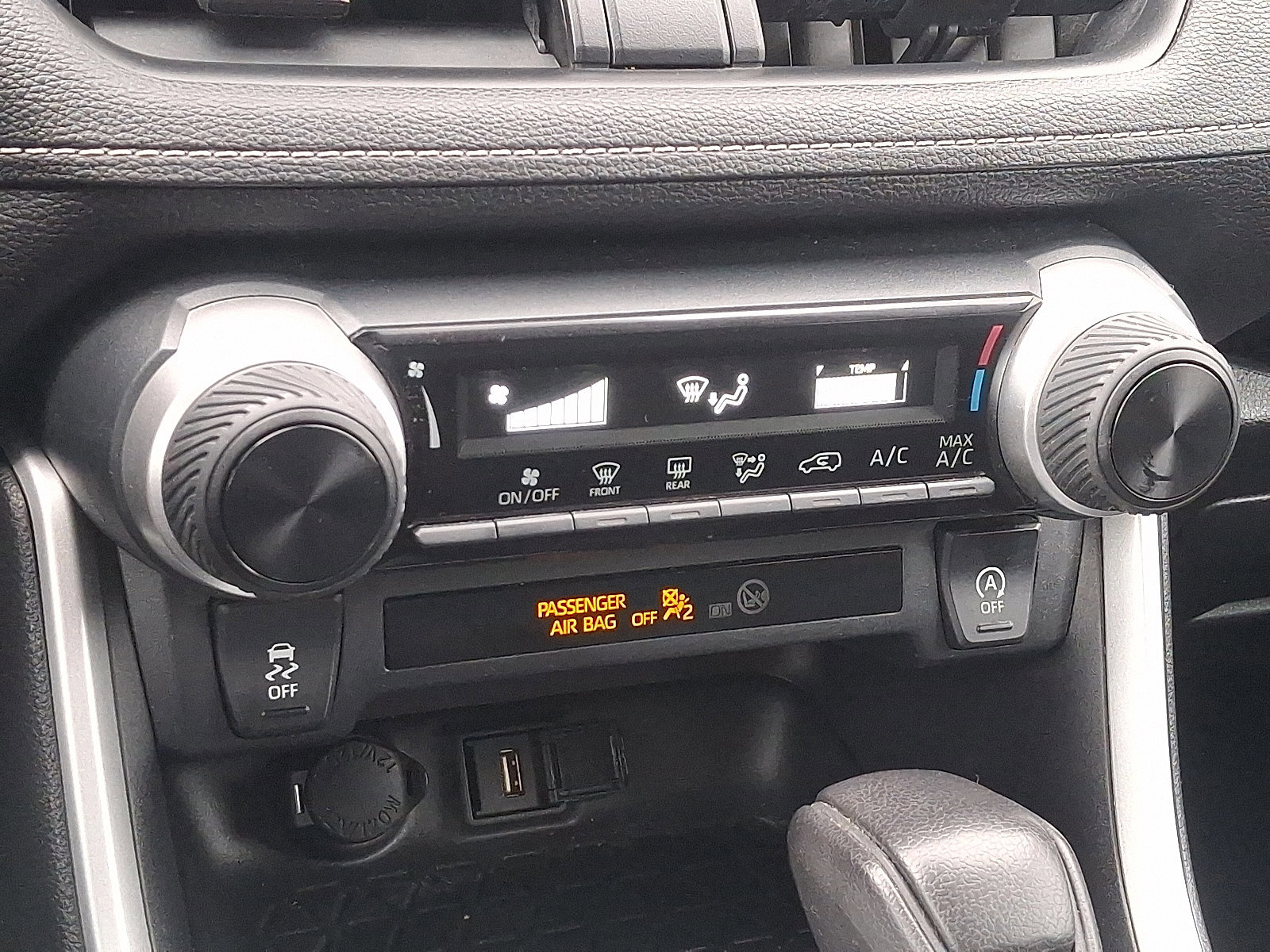 Used 2020 Toyota RAV4 LE w/ Carpet Mat Package image 15