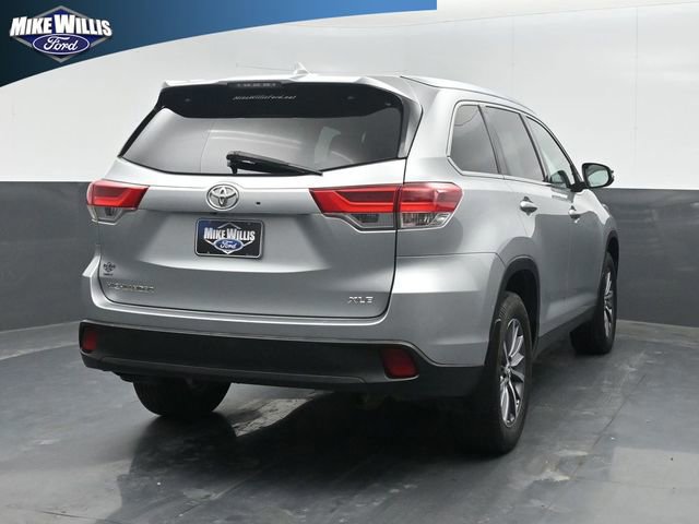 Used 2019 Toyota Highlander XLE FWD image 13