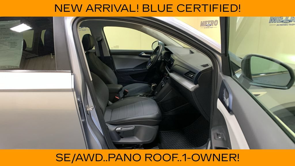 Used 2022 Volkswagen Taos SE w/ Panoramic Sunroof Package FWD image 12
