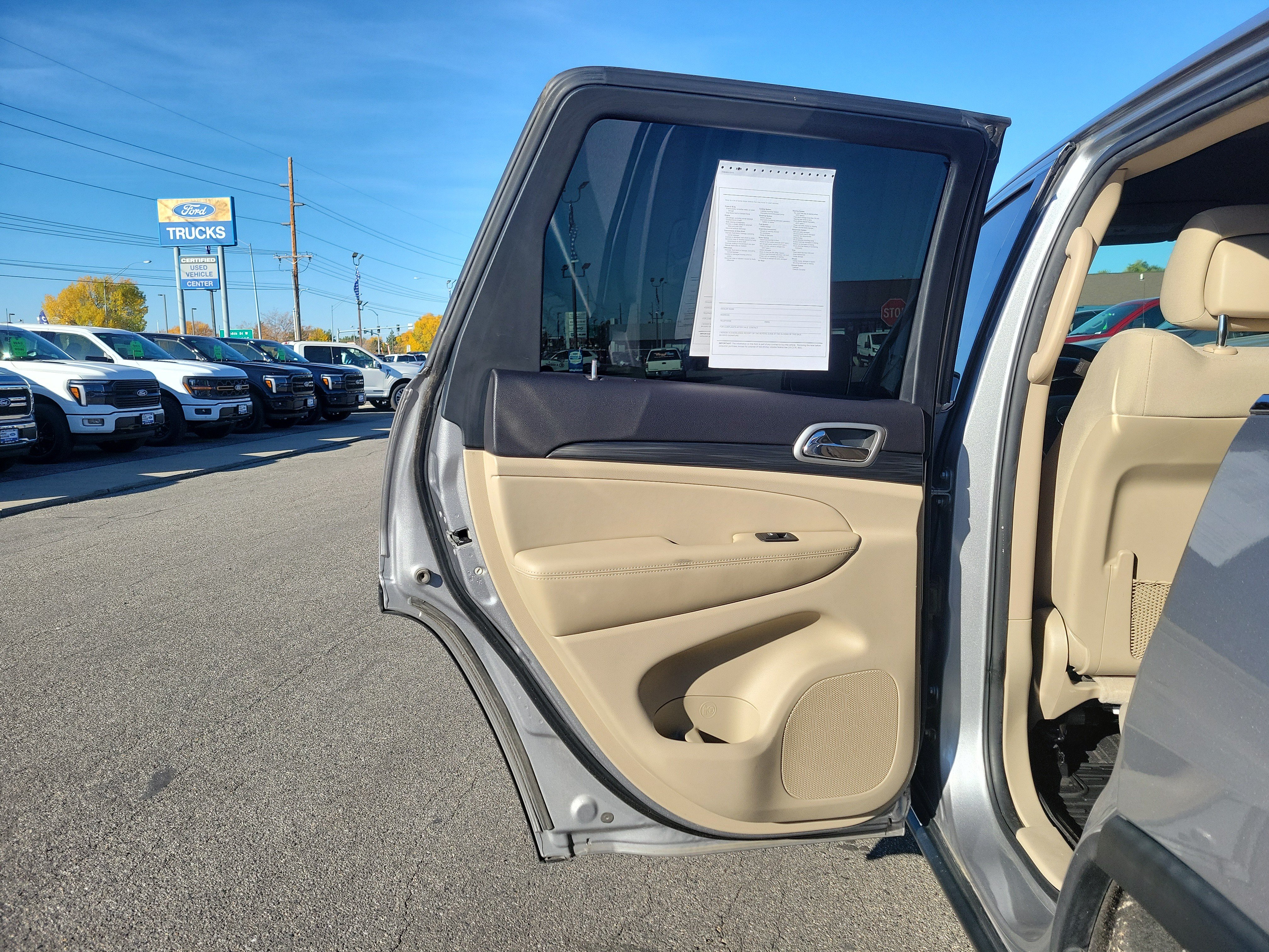 Used 2019 Jeep Grand Cherokee Laredo AWD/4WD image 11