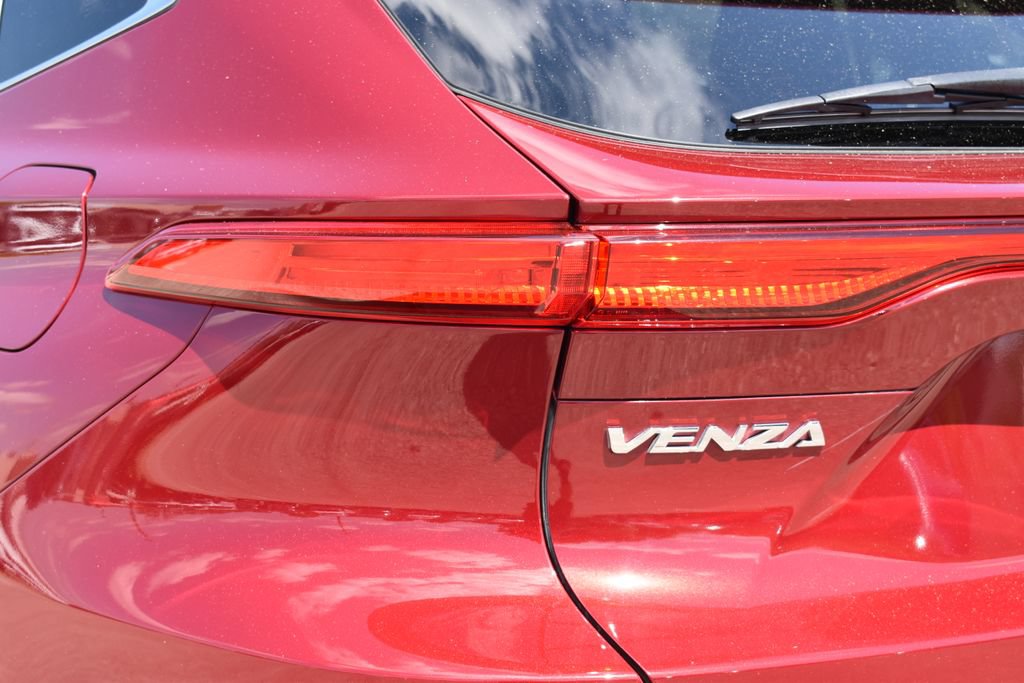 Used 2024 Toyota Venza XLE AWD/4WD image 10