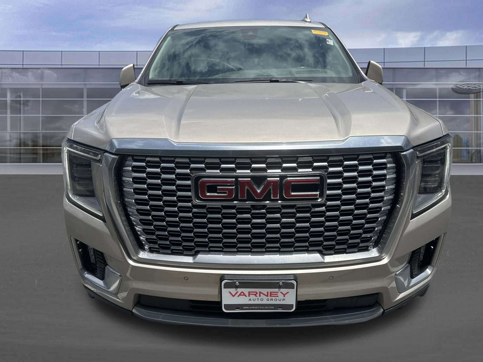 Used 2021 GMC Yukon Denali w/ Denali Premium Package AWD/4WD image 10